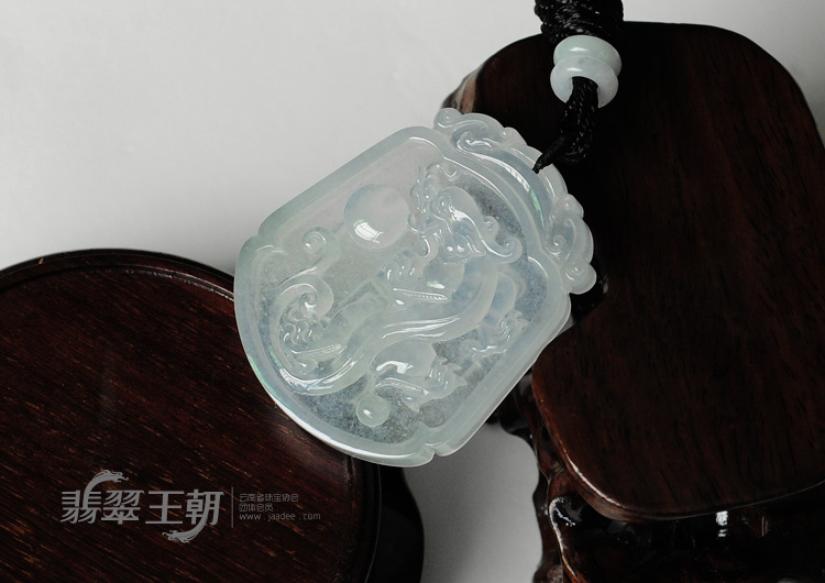 玻璃种缅甸翡翠龙牌挂件