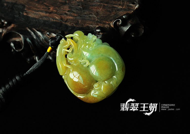 糯冰种黄翡缅甸翡翠貔貅挂件