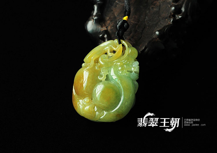 糯冰种黄翡缅甸翡翠貔貅挂件