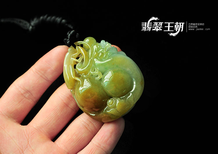 糯冰种黄翡缅甸翡翠貔貅挂件