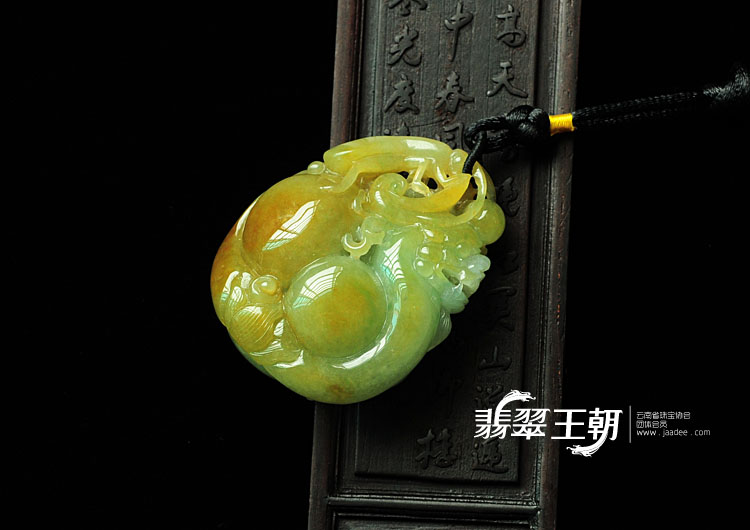 糯冰种黄翡缅甸翡翠貔貅挂件