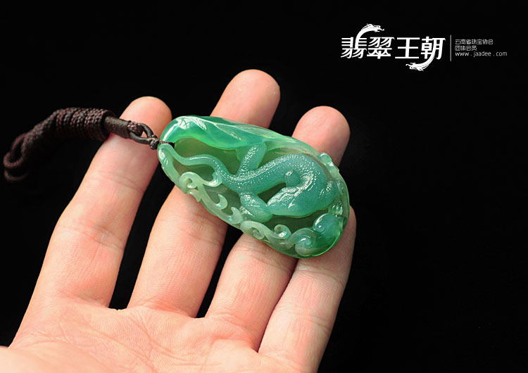 冰种蓝晴水缅甸翡翠今非昔比挂件