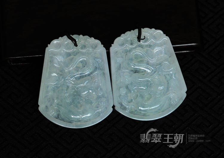 冰种淡晴水缅甸翡翠龙牌挂件(一对)