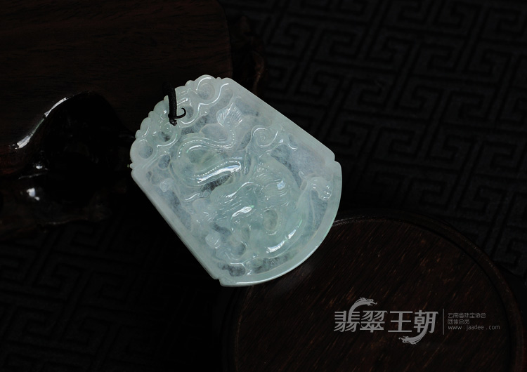 冰种淡晴水缅甸翡翠龙牌挂件(一对)