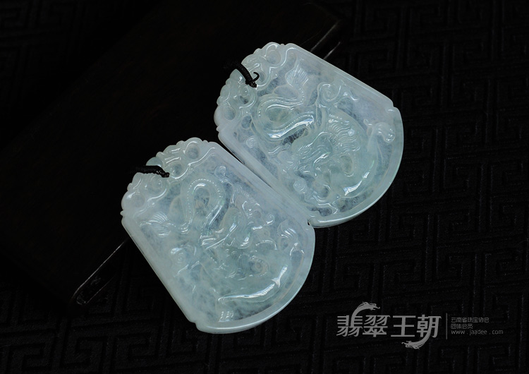 冰种淡晴水缅甸翡翠龙牌挂件(一对)