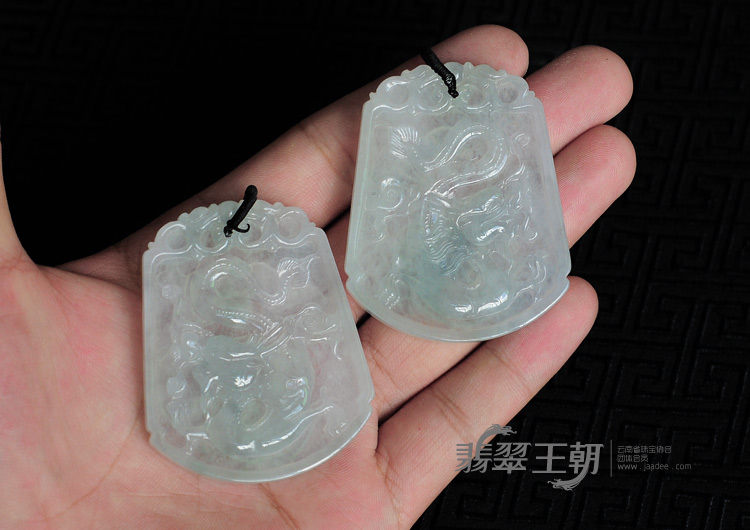 冰种淡晴水缅甸翡翠龙牌挂件(一对)