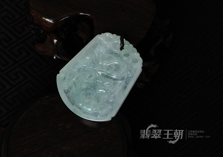 冰种淡晴水缅甸翡翠龙牌挂件(一对)