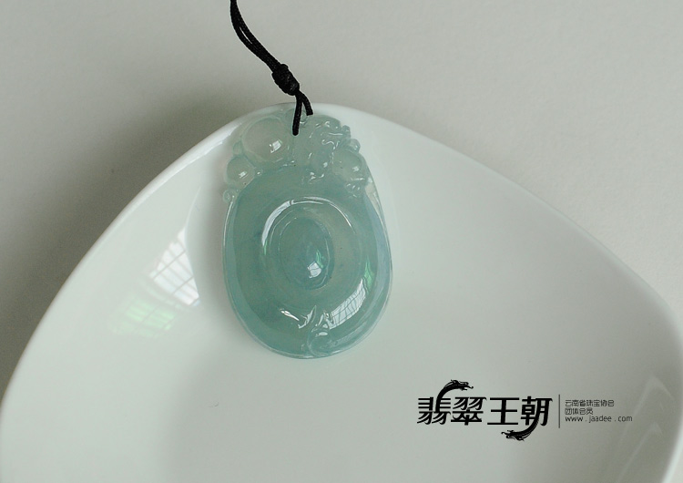 冰玻种蓝晴水缅甸翡翠福在眼前挂件