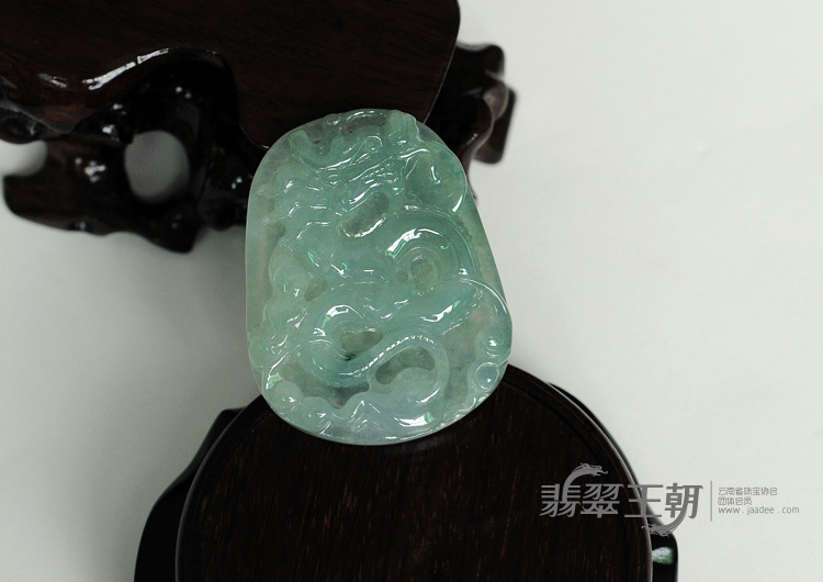 冰种蓝晴水缅甸翡翠龙牌挂件