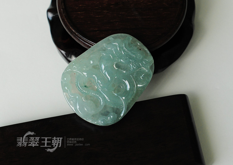 冰种蓝晴水缅甸翡翠龙牌挂件