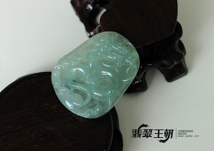 冰种蓝晴水缅甸翡翠龙牌挂件