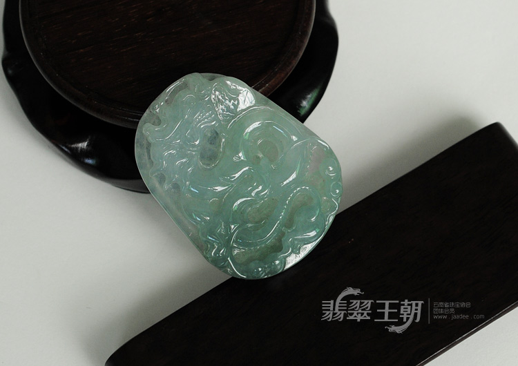 冰种蓝晴水缅甸翡翠龙牌挂件