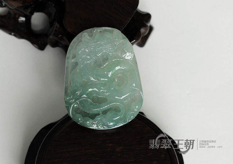 冰种蓝晴水缅甸翡翠龙牌挂件
