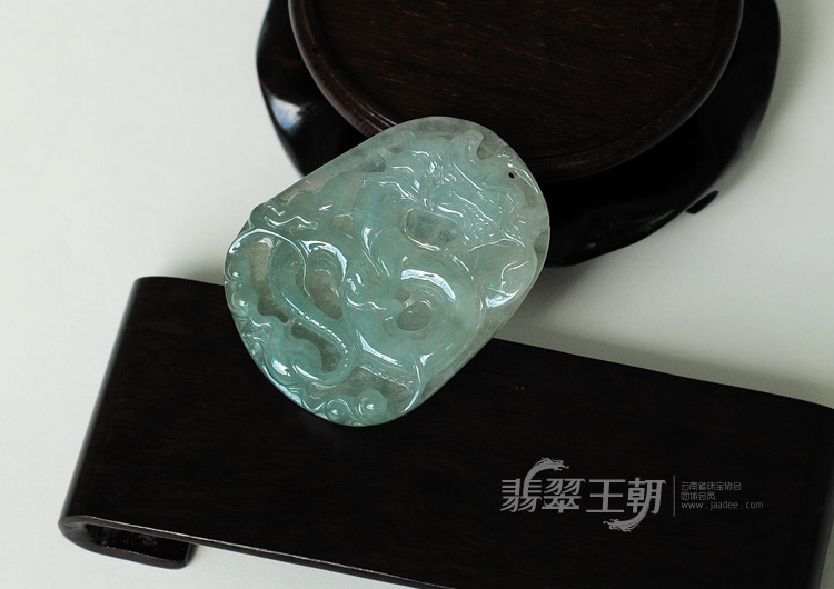 冰种蓝晴水缅甸翡翠龙牌挂件