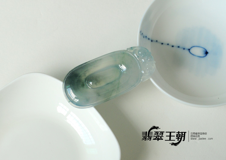 冰玻种飘花缅甸翡翠福在眼前挂件