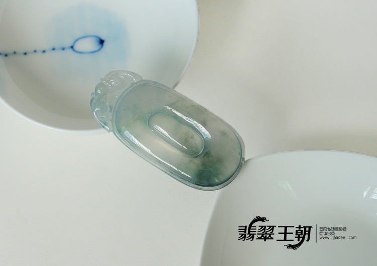 冰玻种飘花缅甸翡翠福在眼前挂件