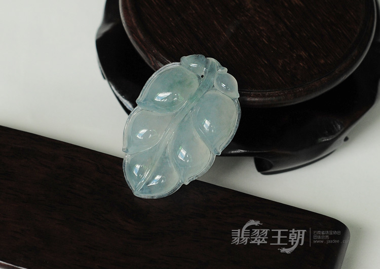 冰种飘花缅甸翡翠叶子挂件