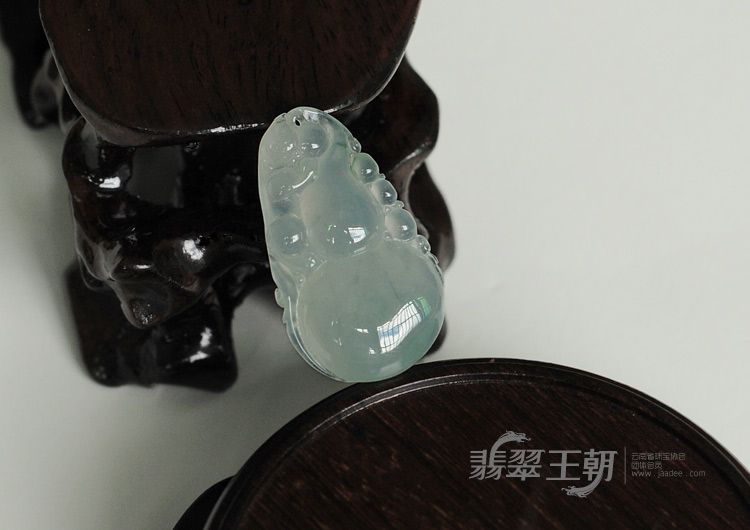 冰种略飘花缅甸翡翠福禄寿挂件