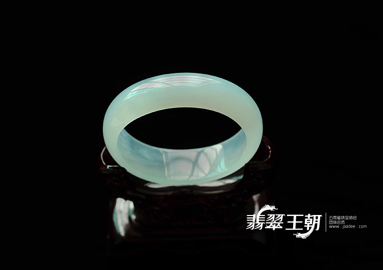 冰种晴水缅甸翡翠贵妃镯(53.6-48.4)
