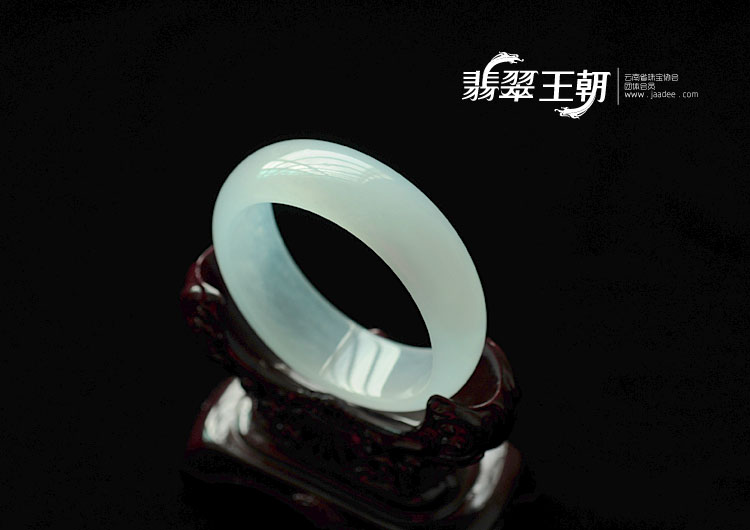 冰种晴水缅甸翡翠贵妃镯(53.6-48.4)