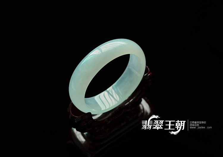 冰种晴水缅甸翡翠贵妃镯(53.6-48.4)