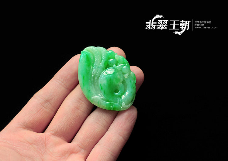 糯冰种翠色缅甸翡翠凤凰挂件