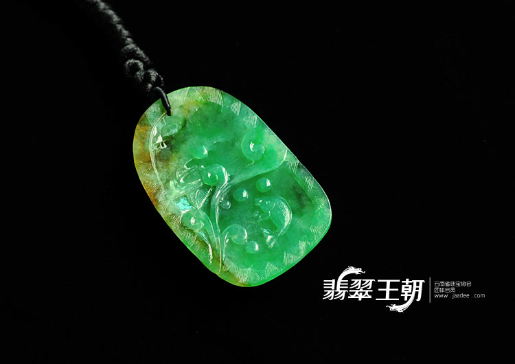 冰种黄加绿缅甸翡翠龙定乾坤挂件