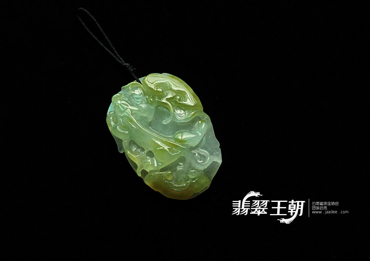 冰种黄翡缅甸翡翠草龙挂件