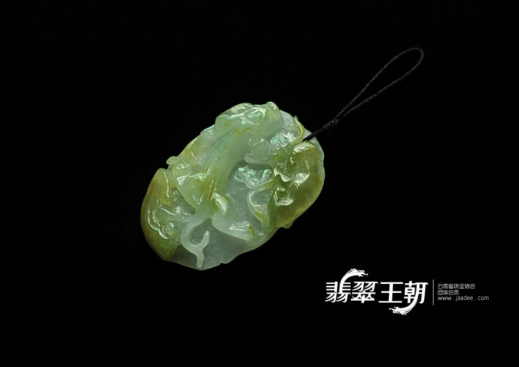 冰种黄翡缅甸翡翠草龙挂件