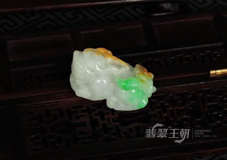 糯冰种黄加绿缅甸翡翠貔貅挂件