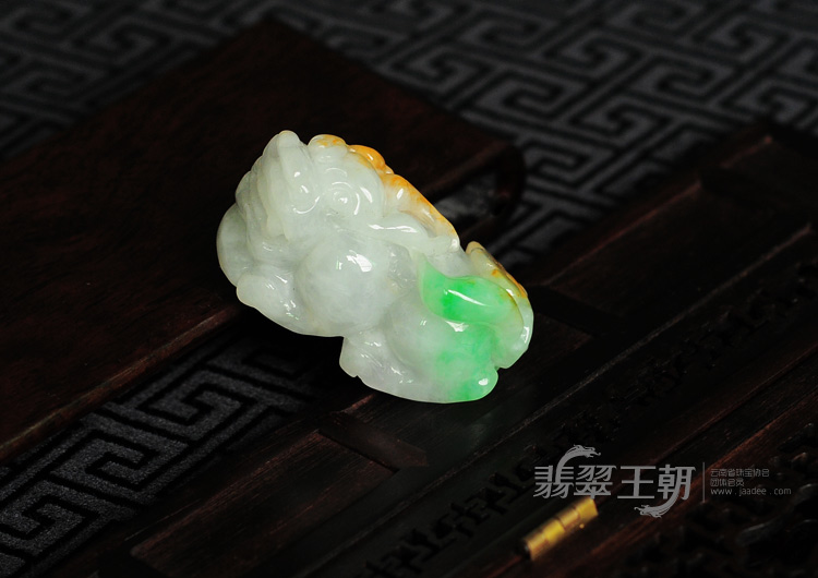 糯冰种黄加绿缅甸翡翠貔貅挂件