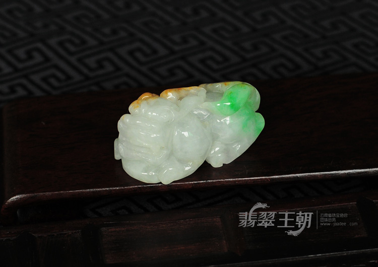 糯冰种黄加绿缅甸翡翠貔貅挂件