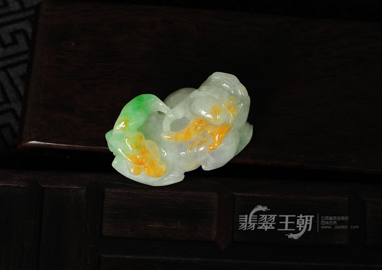 糯冰种黄加绿缅甸翡翠貔貅挂件