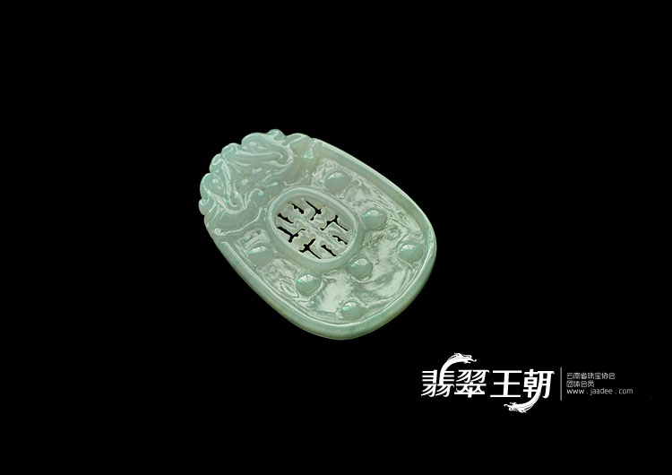 糯冰种晴水缅甸翡翠仿古龙牌挂件
