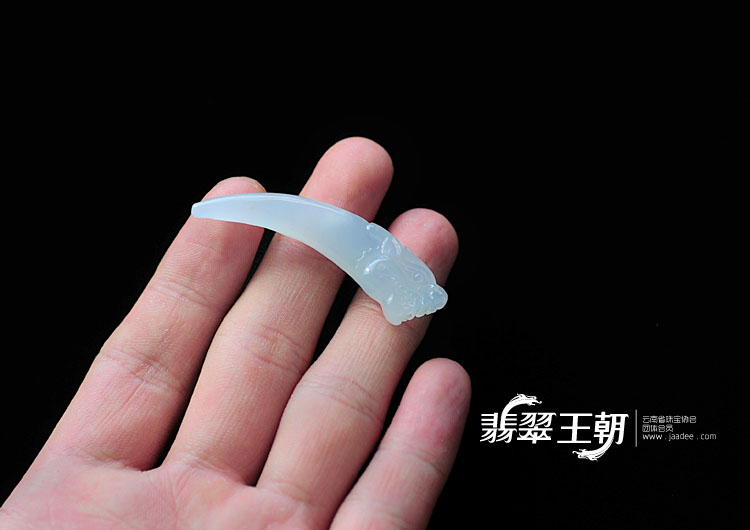 冰种缅甸翡翠龙牙挂件