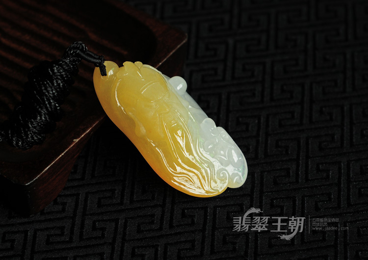 冰种鸡油黄缅甸翡翠关公头挂件