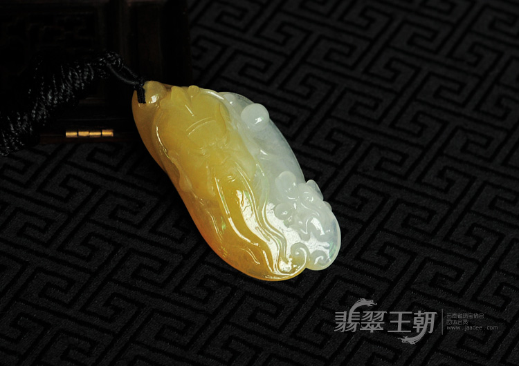冰种鸡油黄缅甸翡翠关公头挂件
