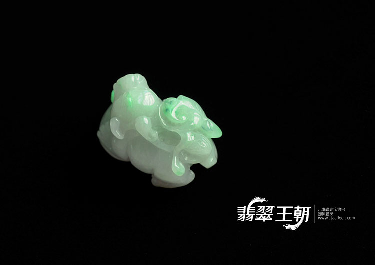 糯冰种飘翠缅甸翡翠貔貅挂件