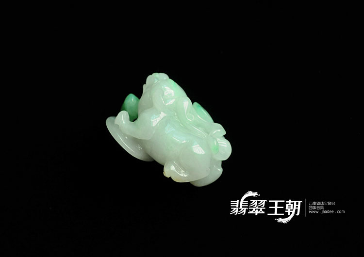 糯冰种飘翠缅甸翡翠貔貅挂件