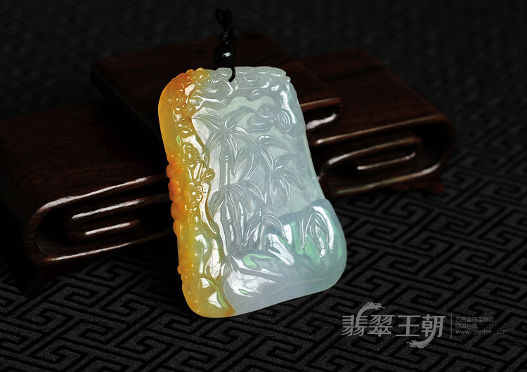 冰种淡三彩缅甸翡翠岁寒三友挂件