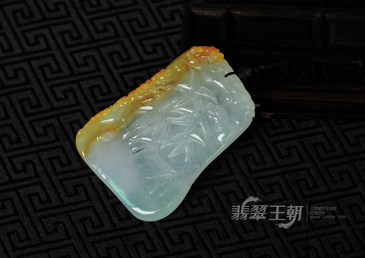 冰种淡三彩缅甸翡翠岁寒三友挂件