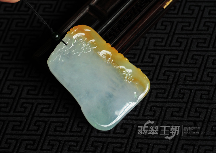 冰种淡三彩缅甸翡翠岁寒三友挂件