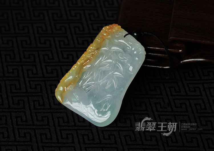 冰种淡三彩缅甸翡翠岁寒三友挂件