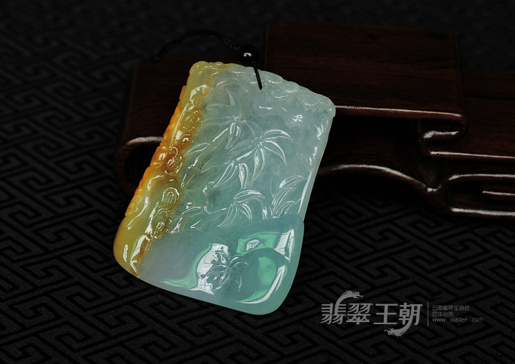 冰种淡三彩缅甸翡翠岁寒三友挂件