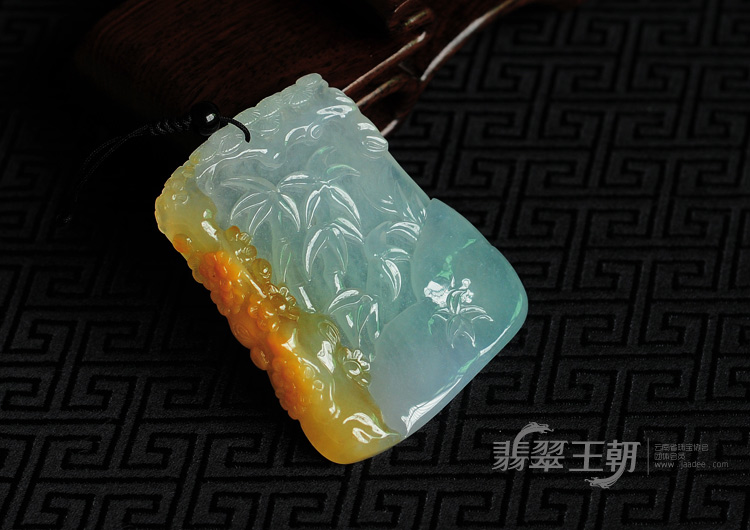 冰种淡三彩缅甸翡翠岁寒三友挂件