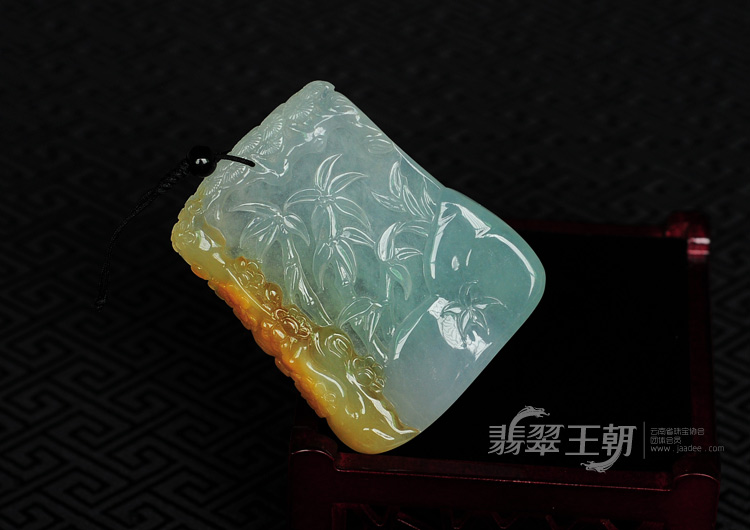 冰种淡三彩缅甸翡翠岁寒三友挂件