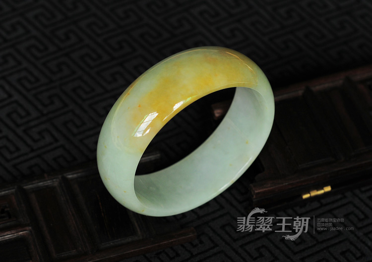 糯冰种黄翡缅甸翡翠手镯(58.5)