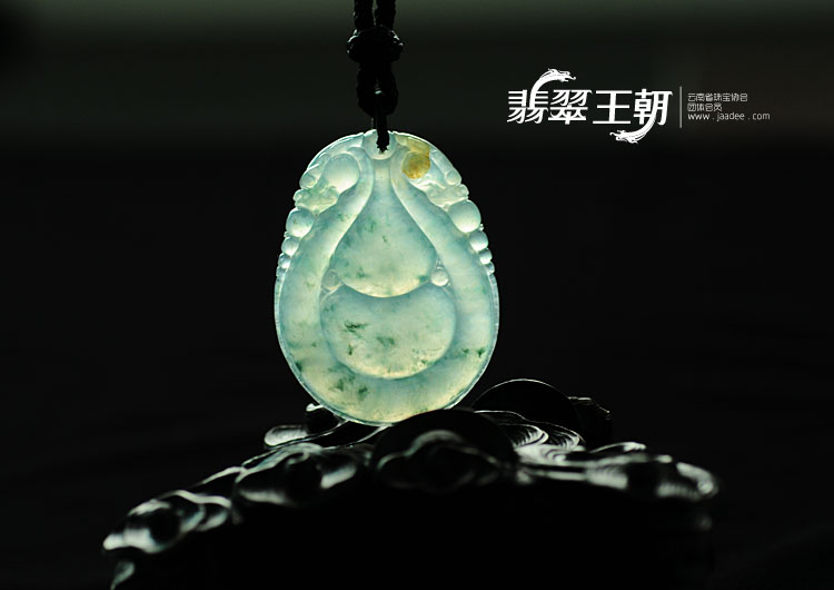 冰种飘花略带黄翡缅甸翡翠福在眼前挂件
