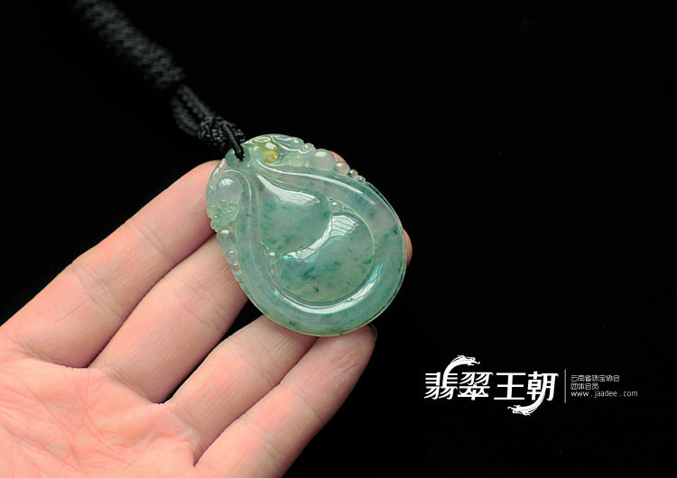 冰种飘花略带黄翡缅甸翡翠福在眼前挂件
