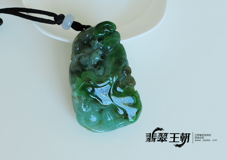 糯冰种阳绿缅甸翡翠年年有余挂件